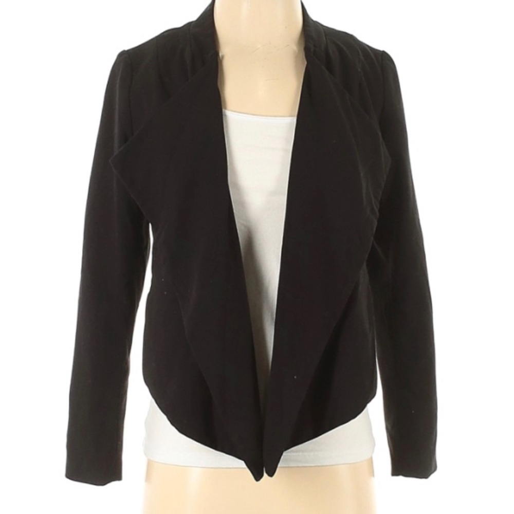 Cropped style black, H&M blazer. Blue silk inside, buttons on sleeves